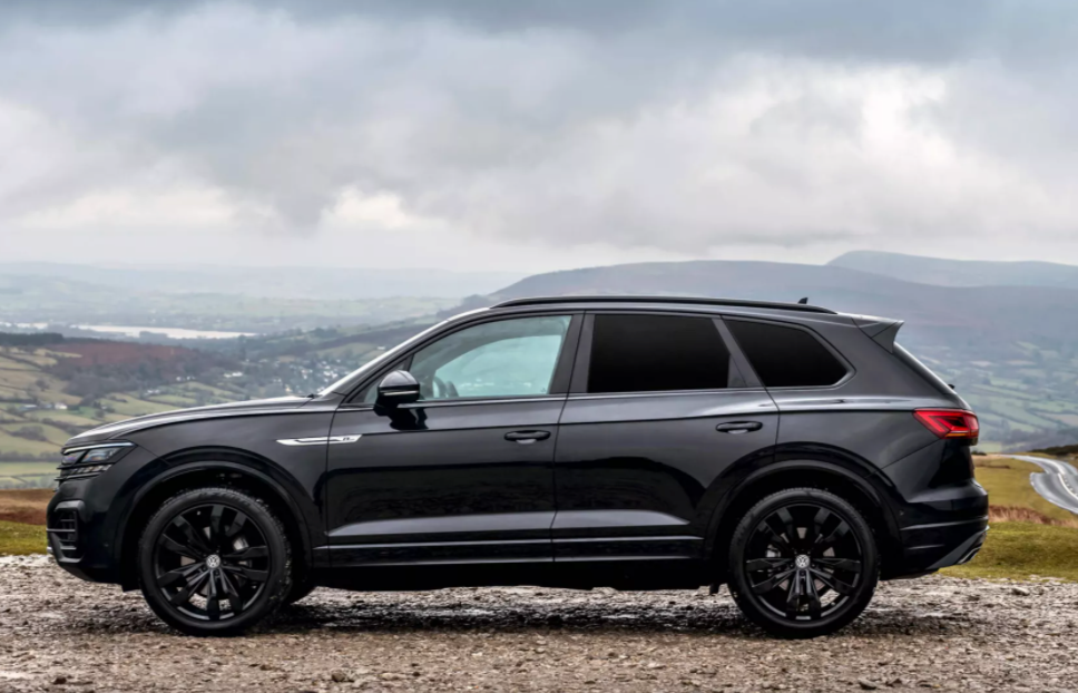 Volkswagen Touareg black edition side view